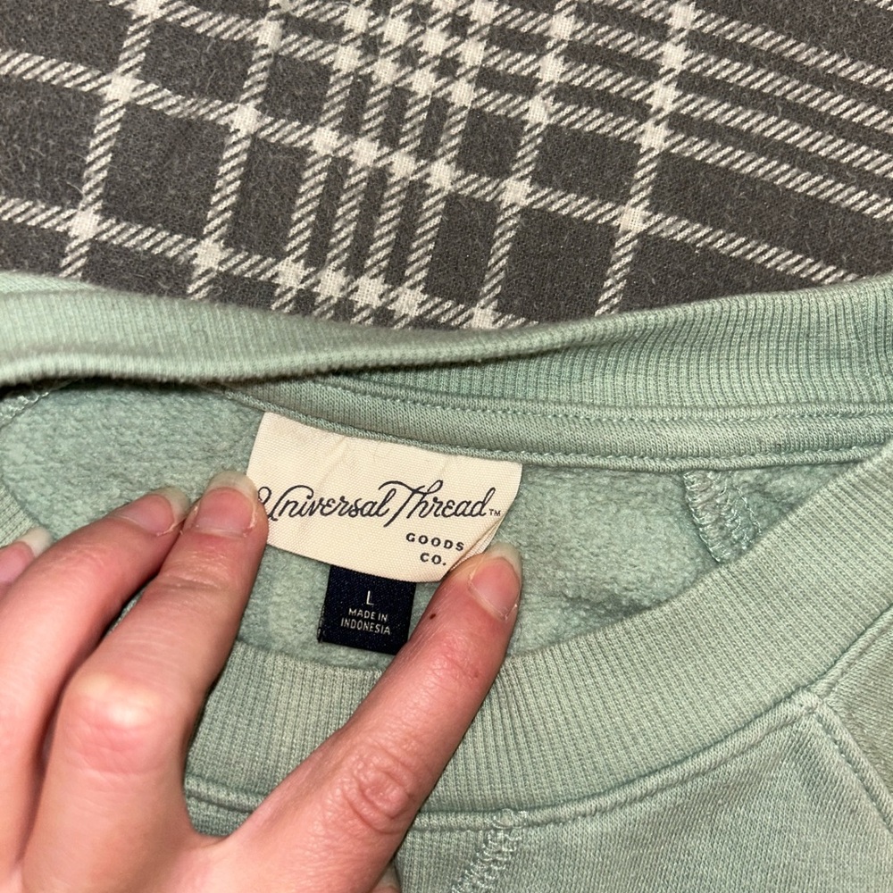 Universal Thread Light Green Crewneck Sweatshirt - Picture 2 of 2